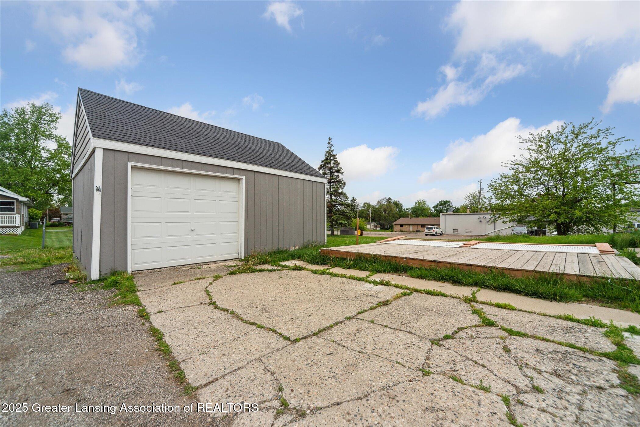336 South Waverly Road Lansing, MI 48917 - Photo 30 of 33 32-336-S-Waverly-Rd-Lansing-MI-48917-Win