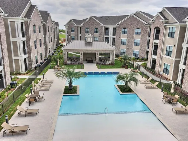 $1,900 | 5353 Space Center Boulevard, Unit B1, Pasadena, TX 77505