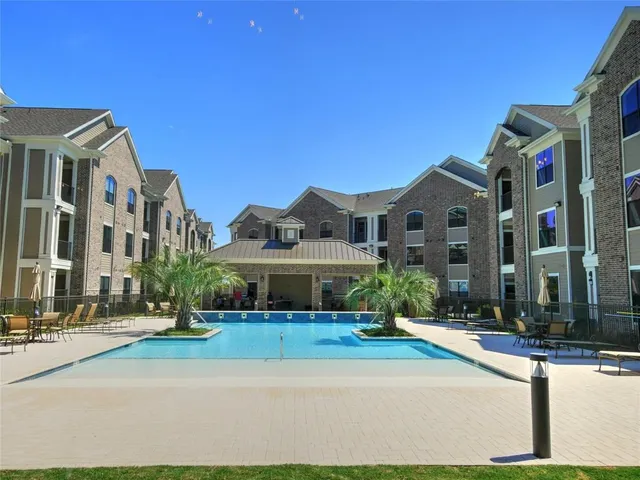 $1,900 | 5353 Space Center Boulevard, Unit B1, Pasadena, TX 77505