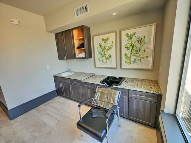 $1,900 | 5353 Space Center Boulevard, Unit B1, Pasadena, TX 77505