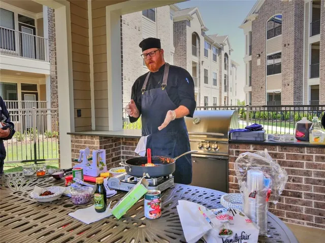 $1,900 | 5353 Space Center Boulevard, Unit B1, Pasadena, TX 77505