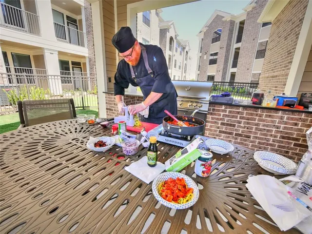 $1,900 | 5353 Space Center Boulevard, Unit B1, Pasadena, TX 77505