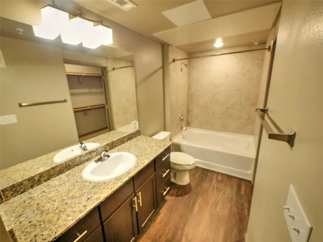 $1,900 | 5353 Space Center Boulevard, Unit B1, Pasadena, TX 77505