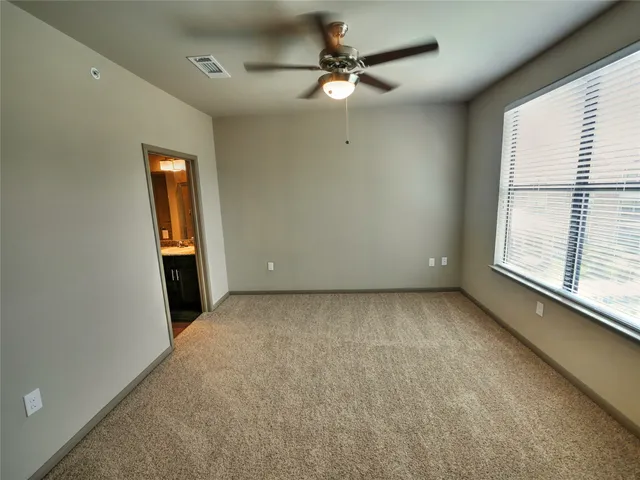 $1,900 | 5353 Space Center Boulevard, Unit B1, Pasadena, TX 77505