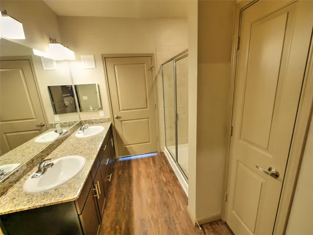 $1,900 | 5353 Space Center Boulevard, Unit B1, Pasadena, TX 77505