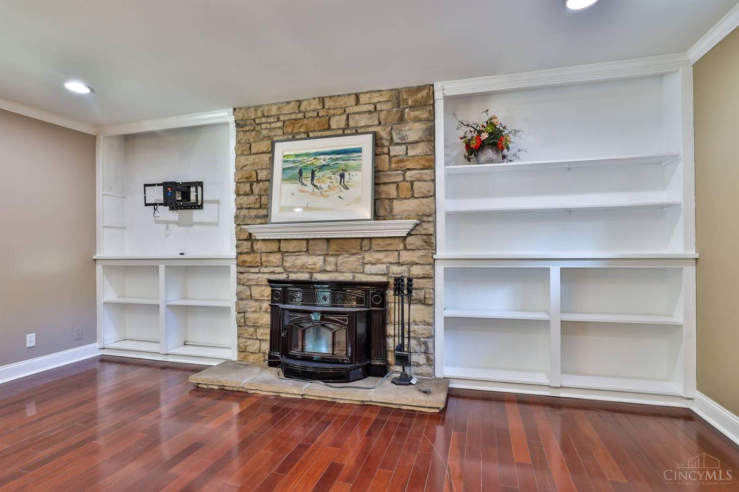 8816 Wuest Road Cincinnati, OH 45251 - Photo 8 of 45 Gallery Image 8