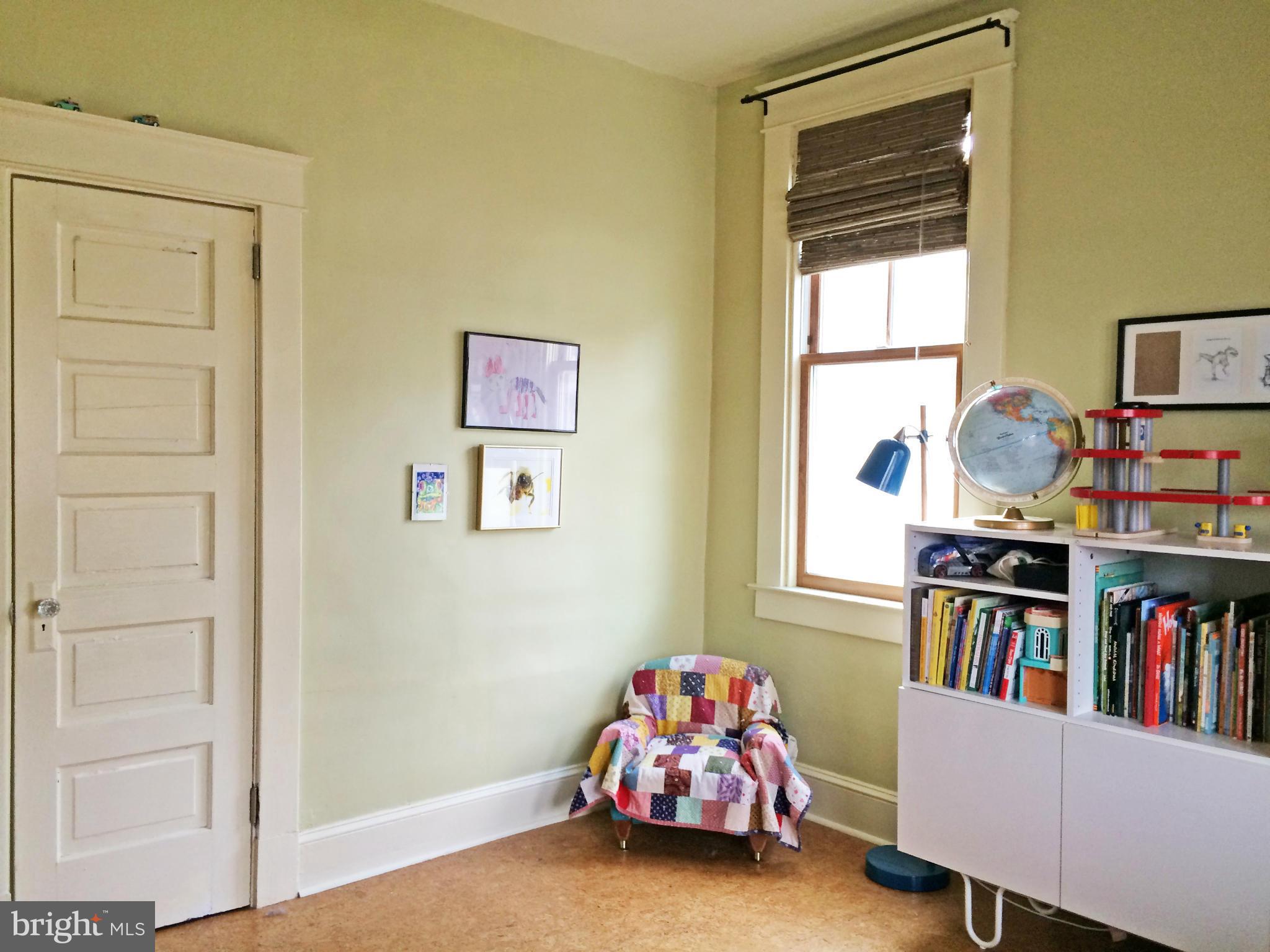 648 North Bend Road Baltimore, MD 21229 - Photo 10 of 30 NICE BRIGHT ROOM