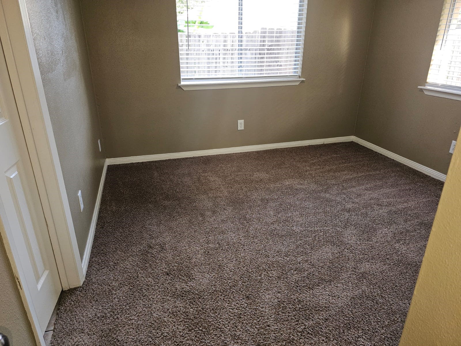 2618 Quarry Hill Road Sugar Land, TX 77478 - Photo 13 of 15 an empty room with a window