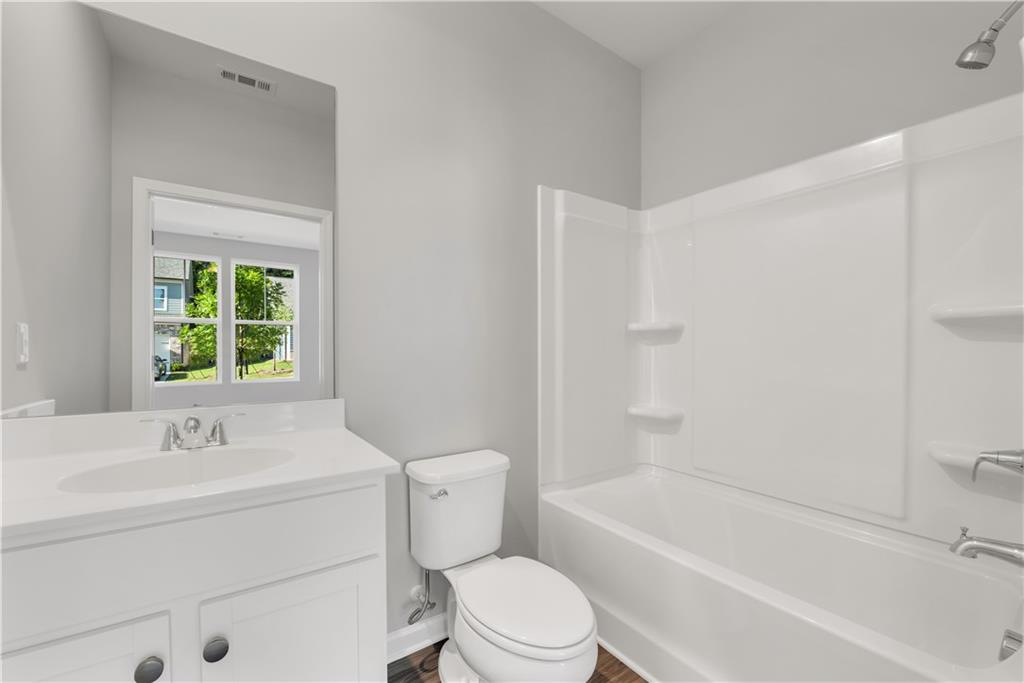 644 Devon Alley Acworth, GA 30102 - Photo 6 of 32 a bathroom with a sink toilet and bathtub