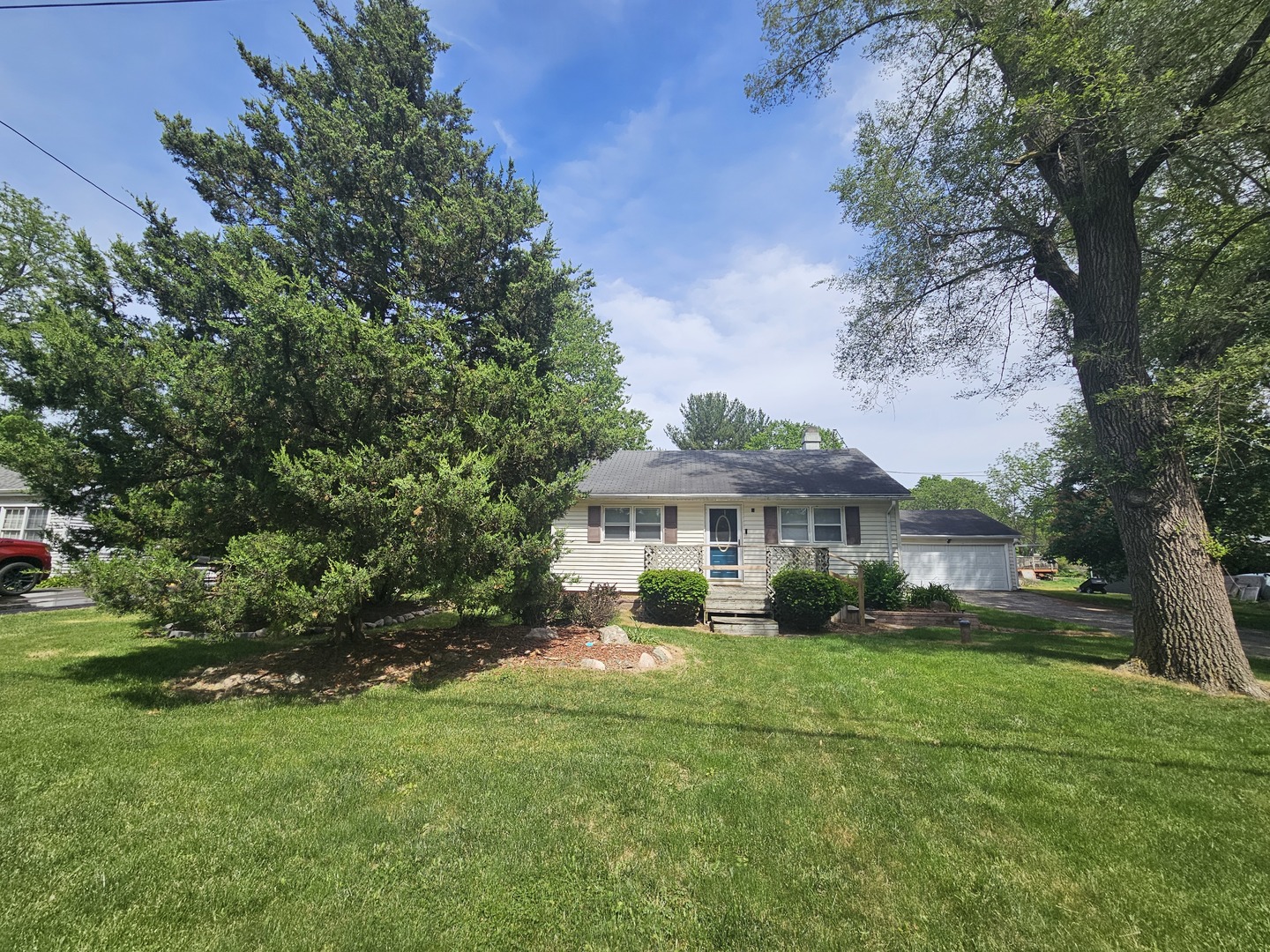 10N827 Hawthorne Street Elgin, IL 60123 - Photo 14 of 14 a front view of a house with a yard