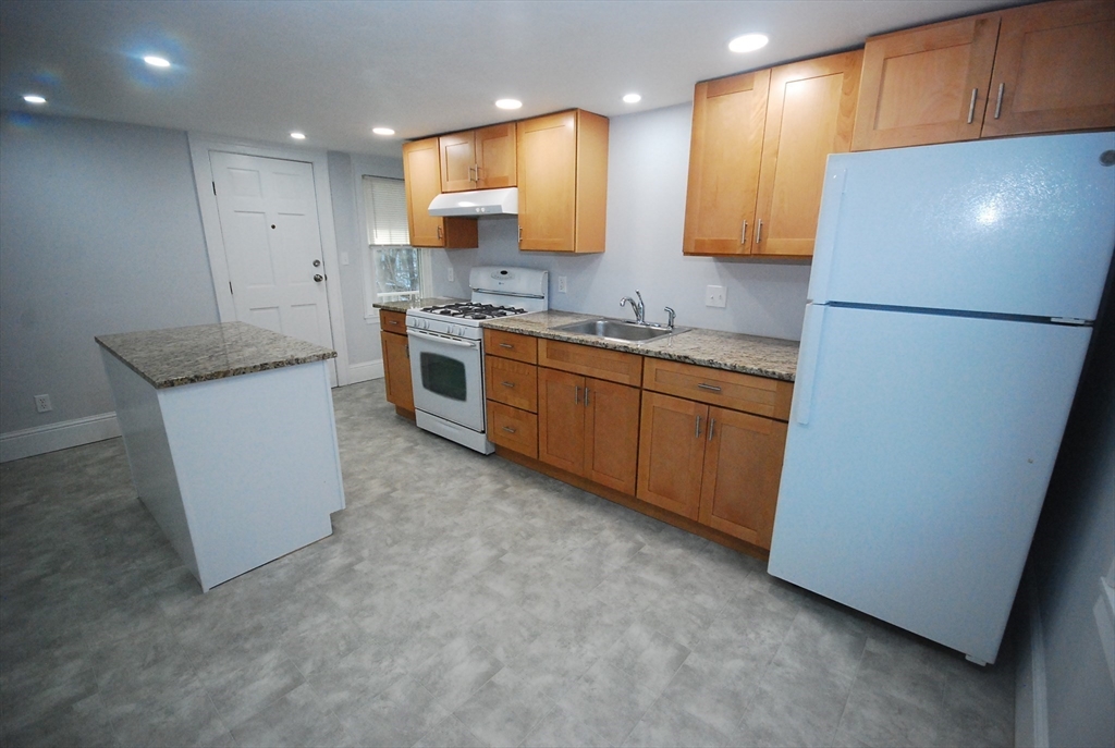 22 Eleanor Road Springfield, MA 01108 - Photo 7 of 42