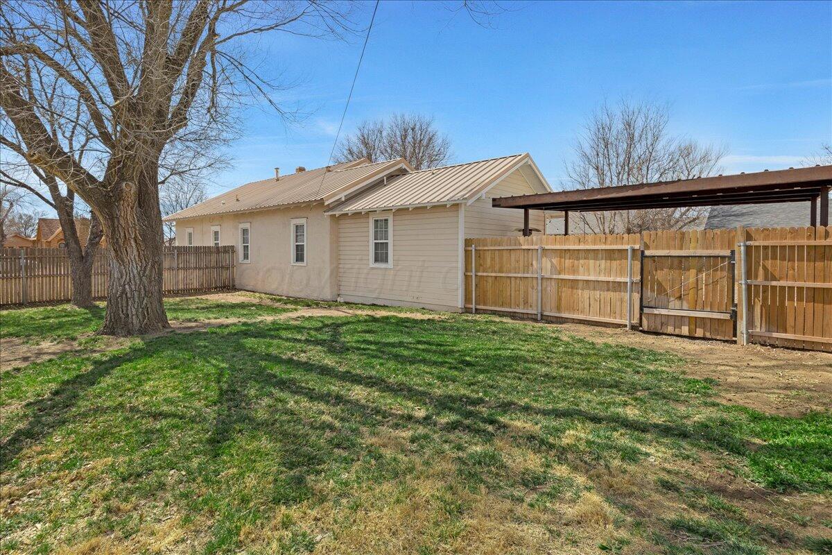 2007 6th Avenue Canyon, TX 79015 - Photo 32 of 33 a backyard of a house with lots of green space