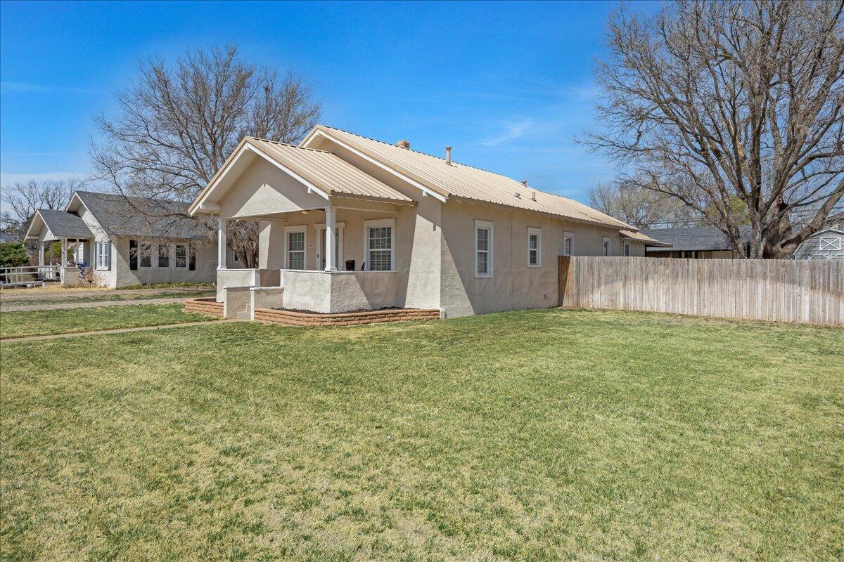 2007 6th Avenue Canyon, TX 79015 - Photo 4 of 33 a front view of a house with a garden