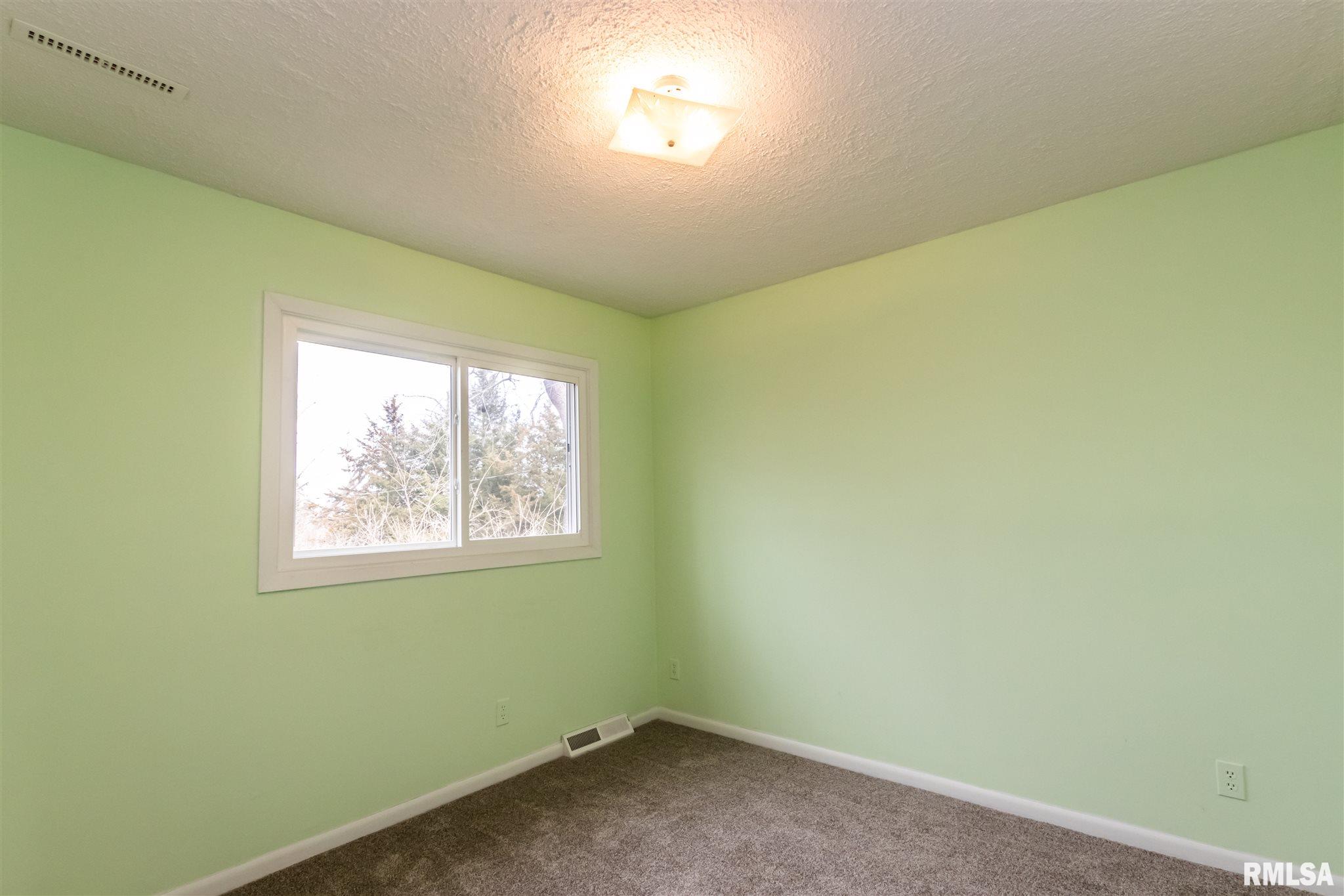 2211 North Ellory Road Peoria, IL 61604 - Photo 11 of 29 Gallery Image 11