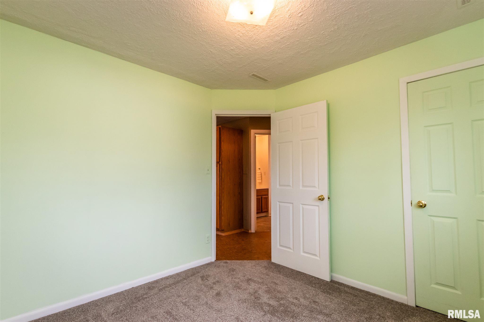 2211 North Ellory Road Peoria, IL 61604 - Photo 12 of 29 Gallery Image 12
