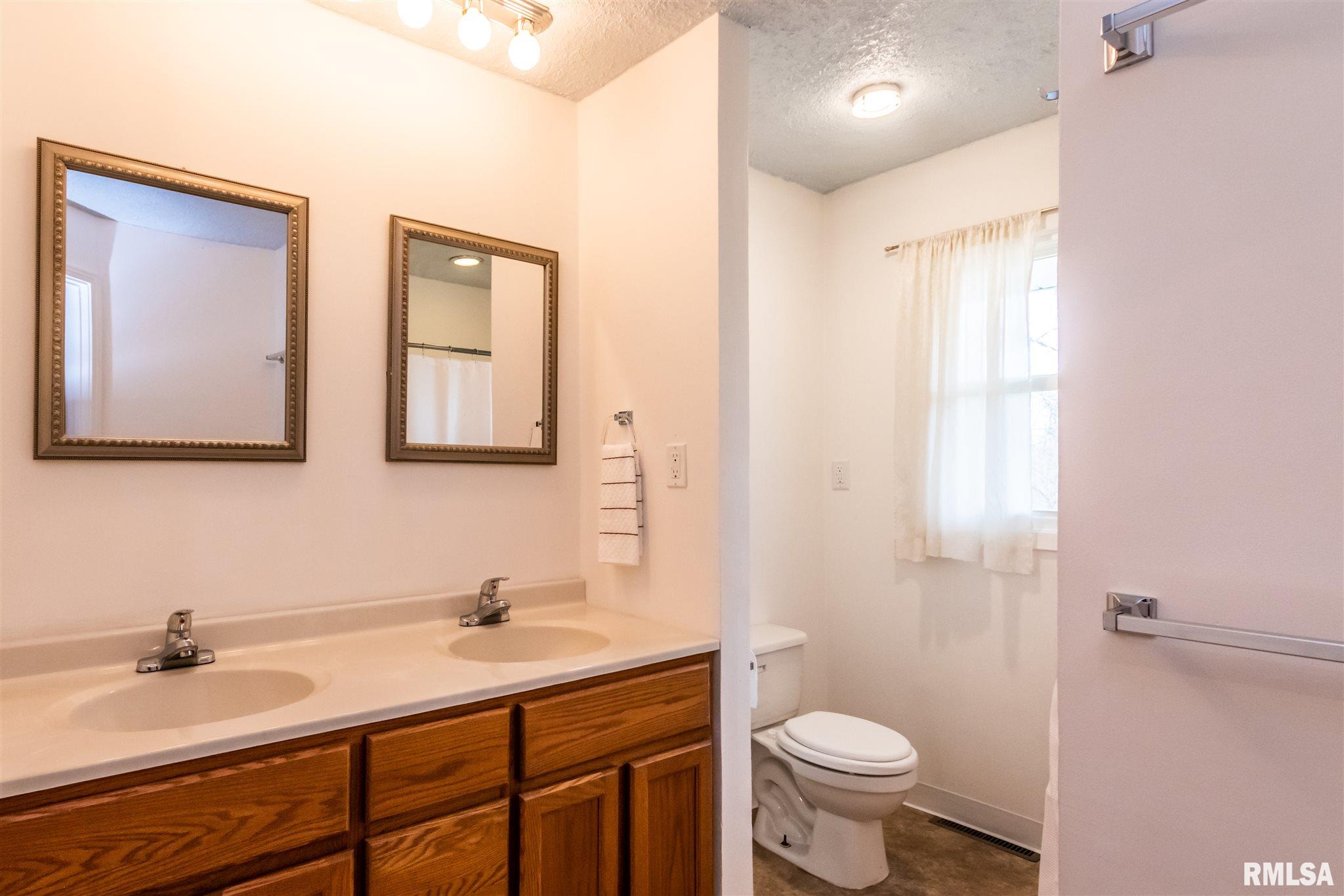 2211 North Ellory Road Peoria, IL 61604 - Photo 13 of 29 Gallery Image 13