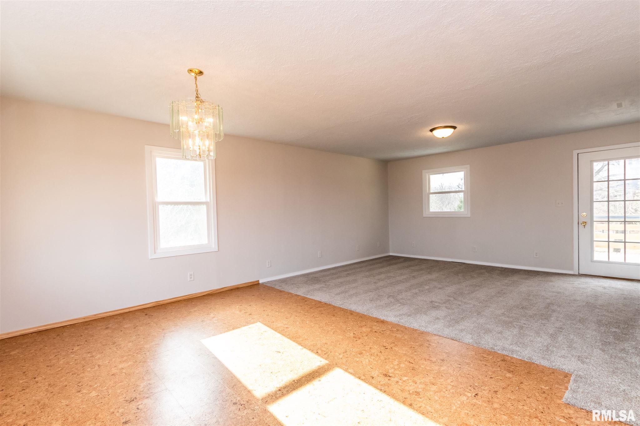 2211 North Ellory Road Peoria, IL 61604 - Photo 3 of 29 Gallery Image 3
