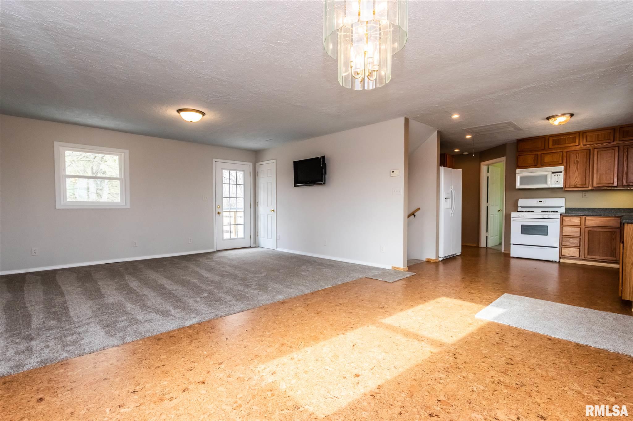 2211 North Ellory Road Peoria, IL 61604 - Photo 4 of 29 Gallery Image 4