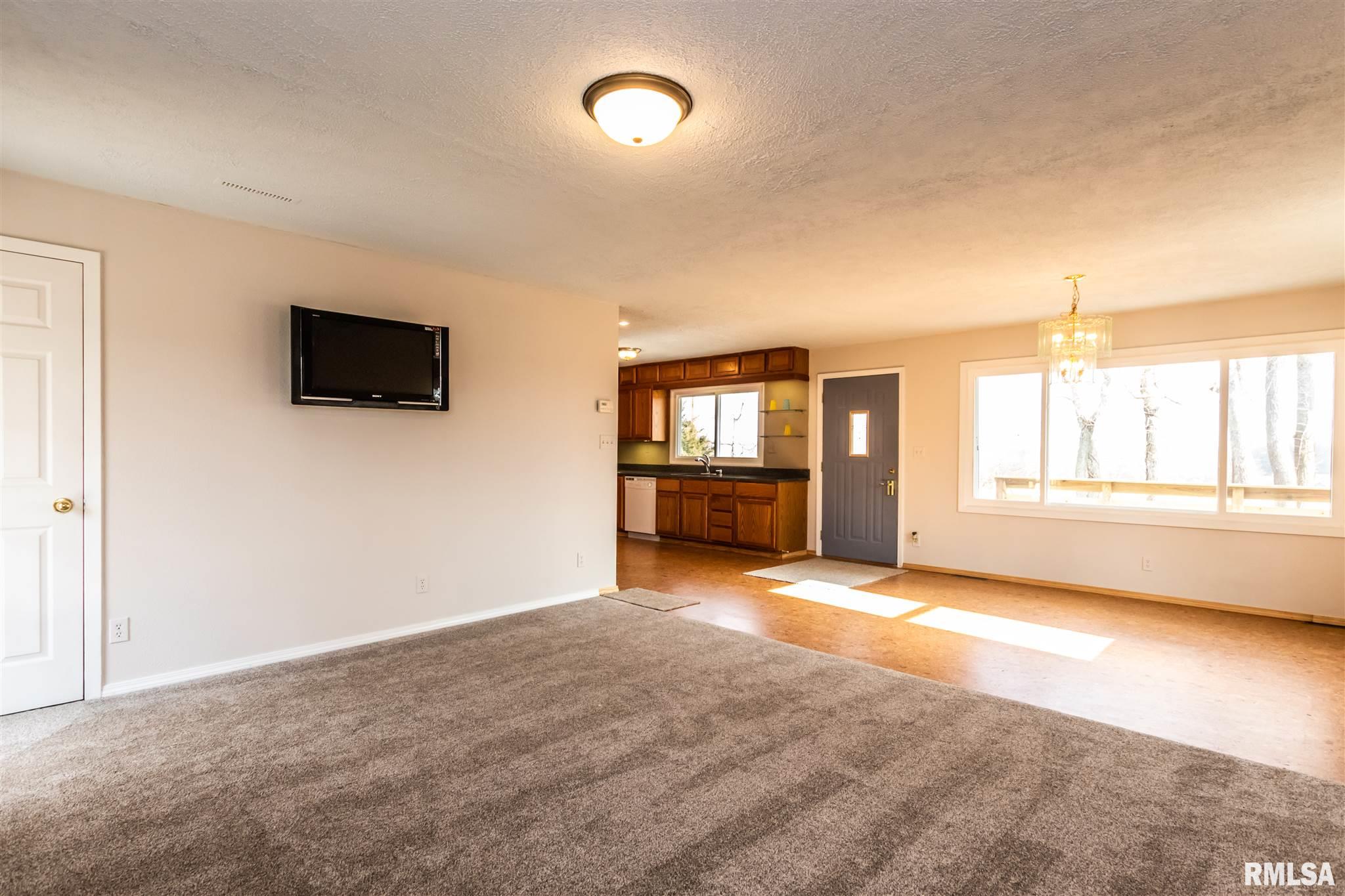 2211 North Ellory Road Peoria, IL 61604 - Photo 5 of 29 Gallery Image 5