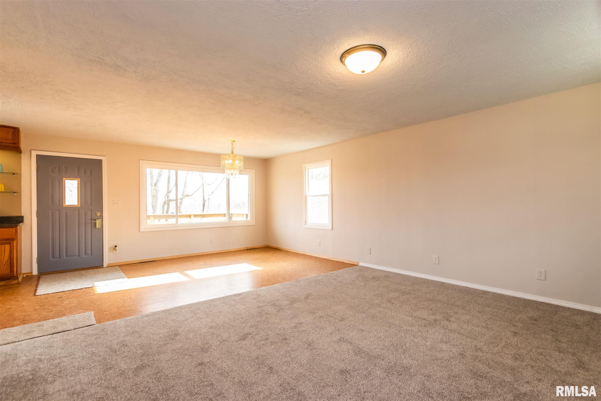 2211 North Ellory Road Peoria, IL 61604 - Photo 6 of 29 Gallery Image 6
