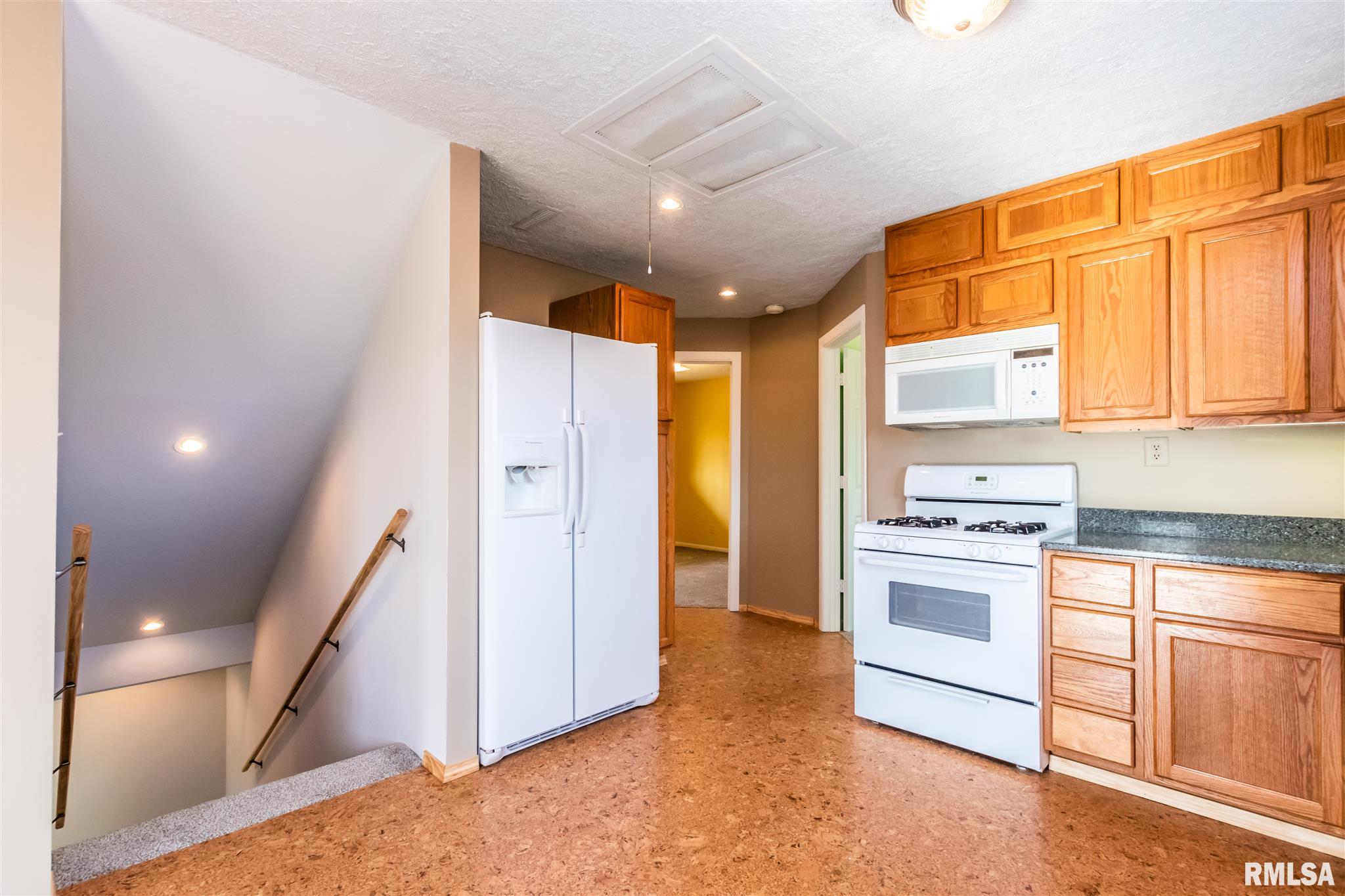 2211 North Ellory Road Peoria, IL 61604 - Photo 7 of 29 Gallery Image 7