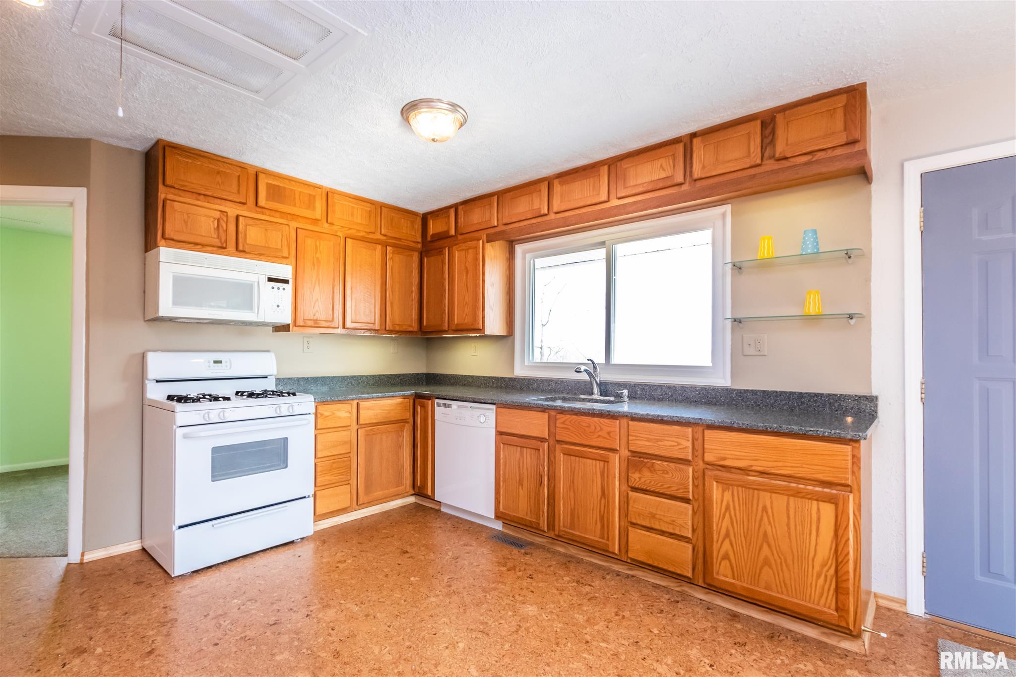 2211 North Ellory Road Peoria, IL 61604 - Photo 8 of 29 Gallery Image 8