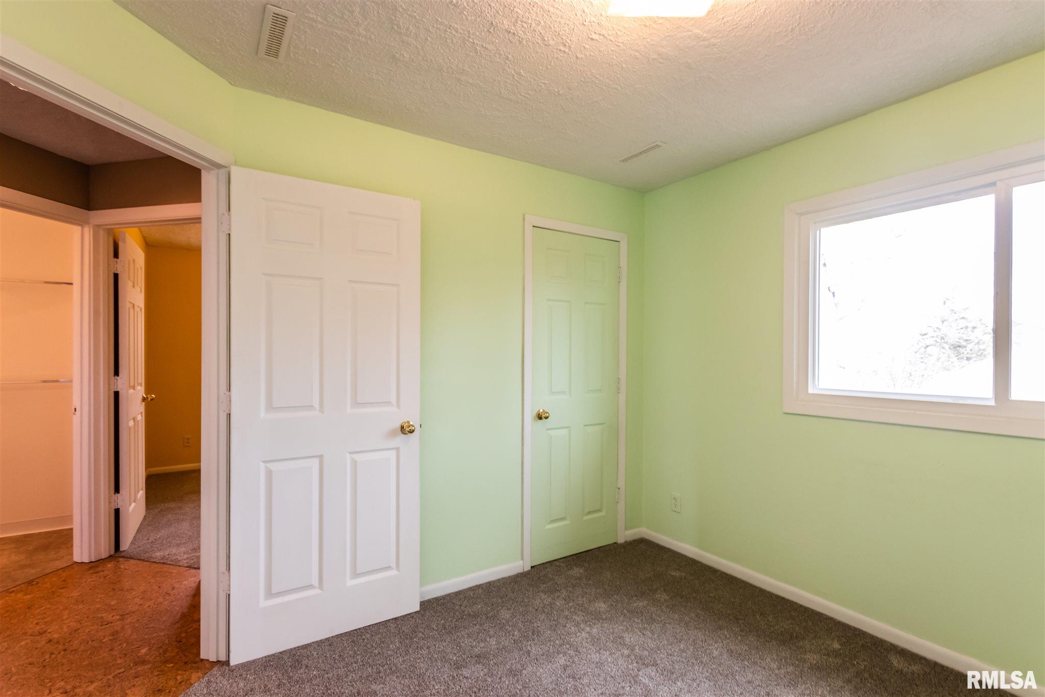 2211 North Ellory Road Peoria, IL 61604 - Photo 10 of 29 Gallery Image 10