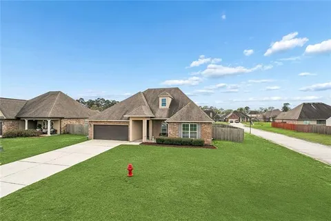 $310,000 | 563 Ponderosa Drive, Ponchatoula, LA 70454