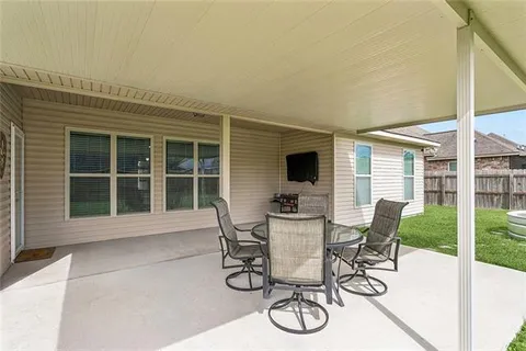 $310,000 | 563 Ponderosa Drive, Ponchatoula, LA 70454