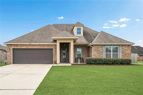 $310,000 | 563 Ponderosa Drive, Ponchatoula, LA 70454