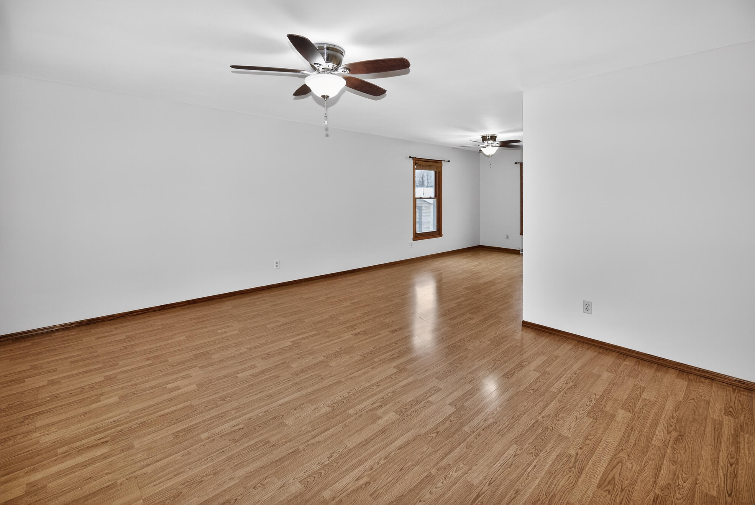 7258 Countryside Court Franklin, WI 53132 - Photo 13 of 36 Living Room