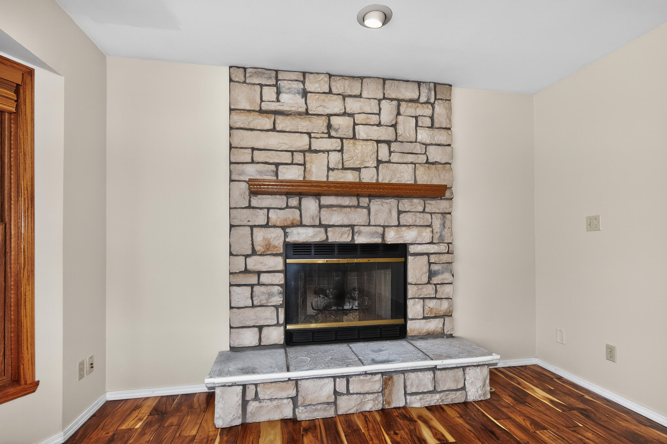 7258 Countryside Court Franklin, WI 53132 - Photo 4 of 36 Family Room