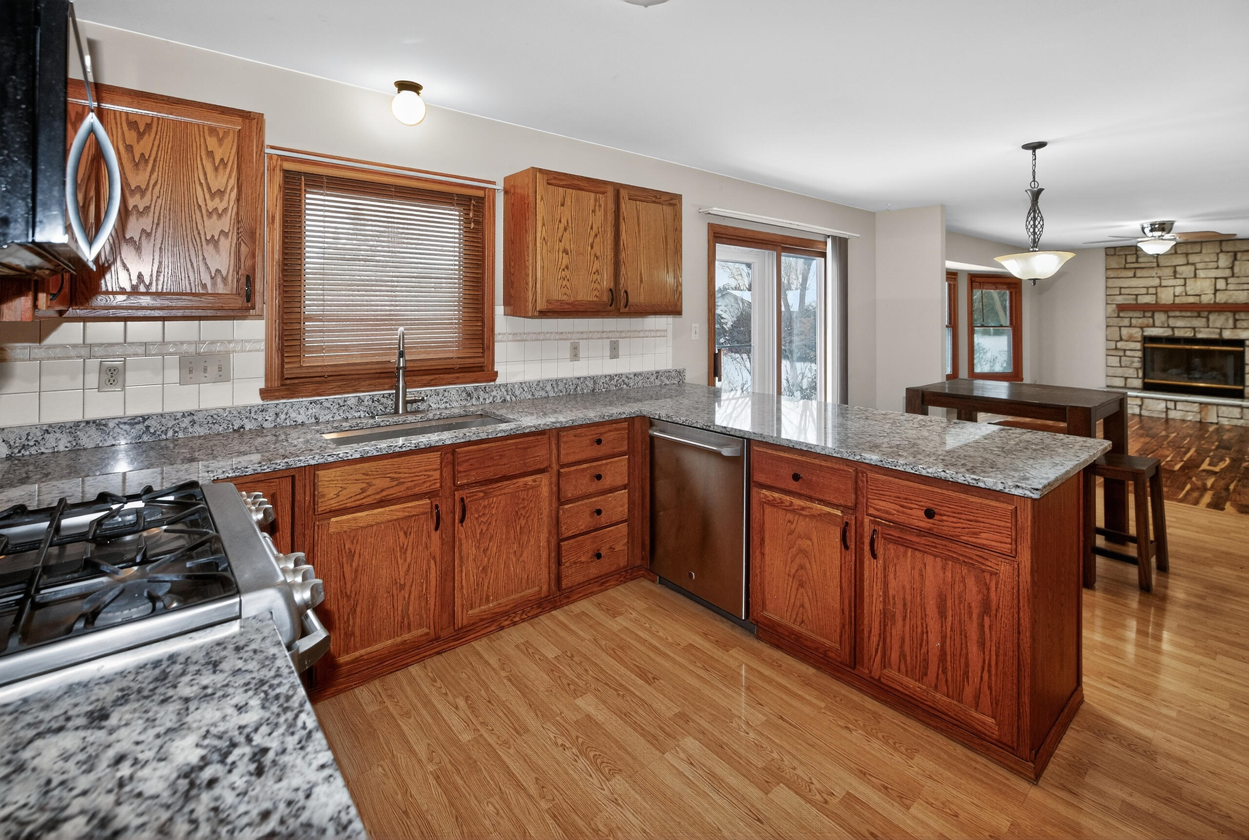 7258 Countryside Court Franklin, WI 53132 - Photo 6 of 36 Kitchen