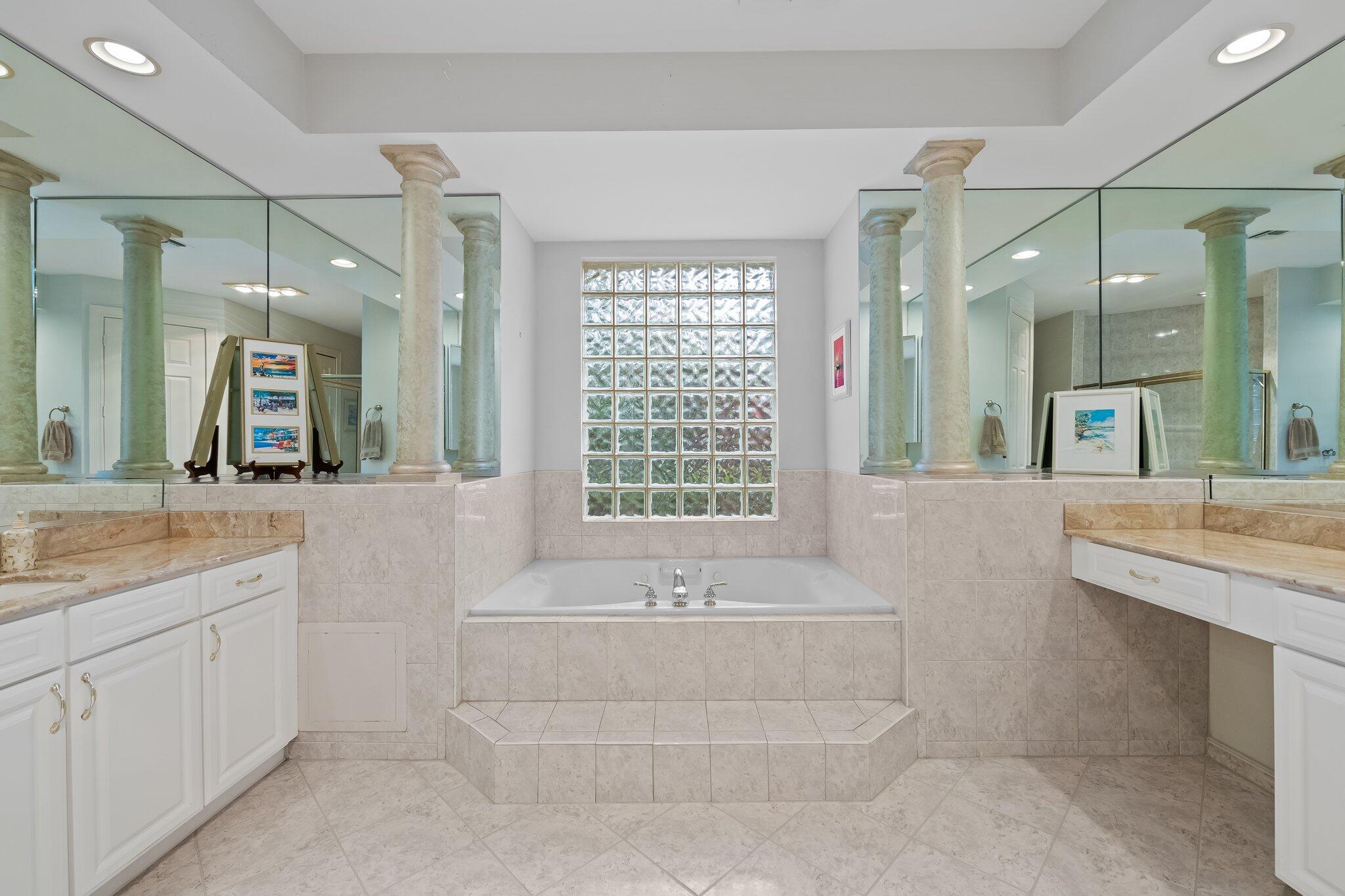 21255 Falls Ridge Way Boca Raton, FL 33428 - Photo 16 of 50 Primary Bathroom