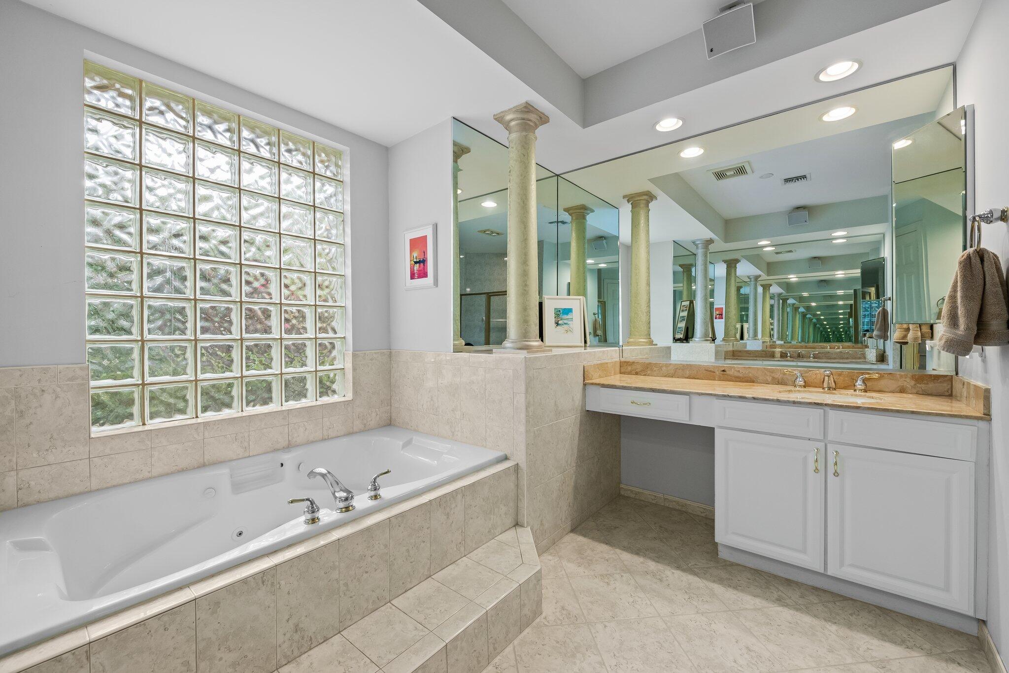 21255 Falls Ridge Way Boca Raton, FL 33428 - Photo 18 of 50 Primary Bathroom