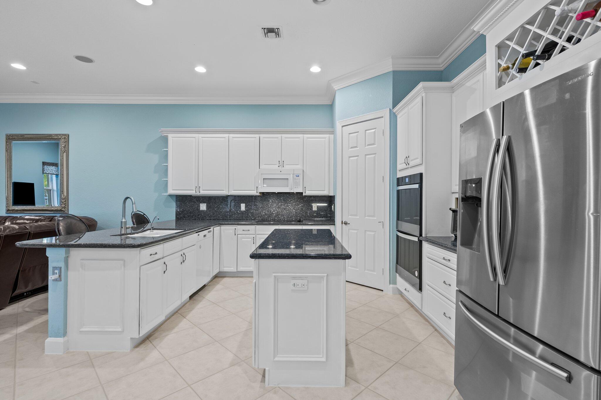 21255 Falls Ridge Way Boca Raton, FL 33428 - Photo 9 of 50 Kitchen