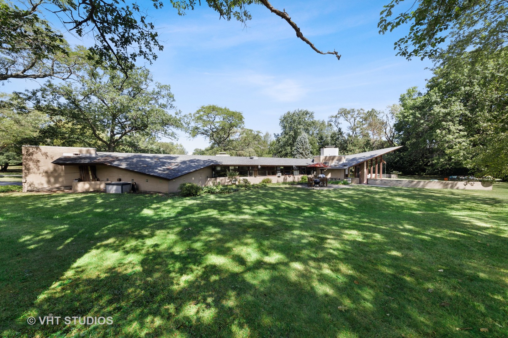 871 Braeburn Road Inverness, IL 60067 - Photo 11 of 47 a view of outdoor space with deck and yard