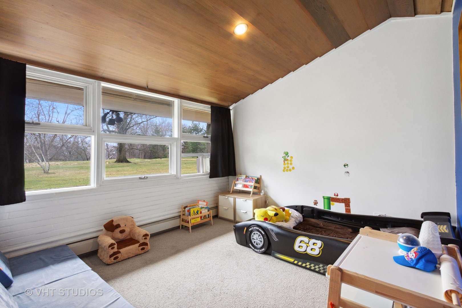 871 Braeburn Road Inverness, IL 60067 - Photo 31 of 47 a room with furniture toys and a window