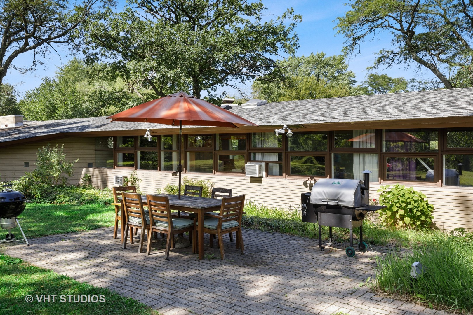 871 Braeburn Road Inverness, IL 60067 - Photo 7 of 47 a view of a table and chairs in patio in front of a house