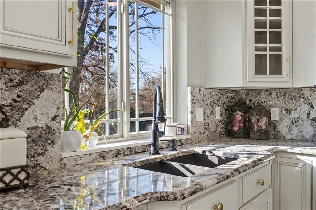 8430 Kickapoo Street De Soto, KS 66018 - Photo 15 of 62