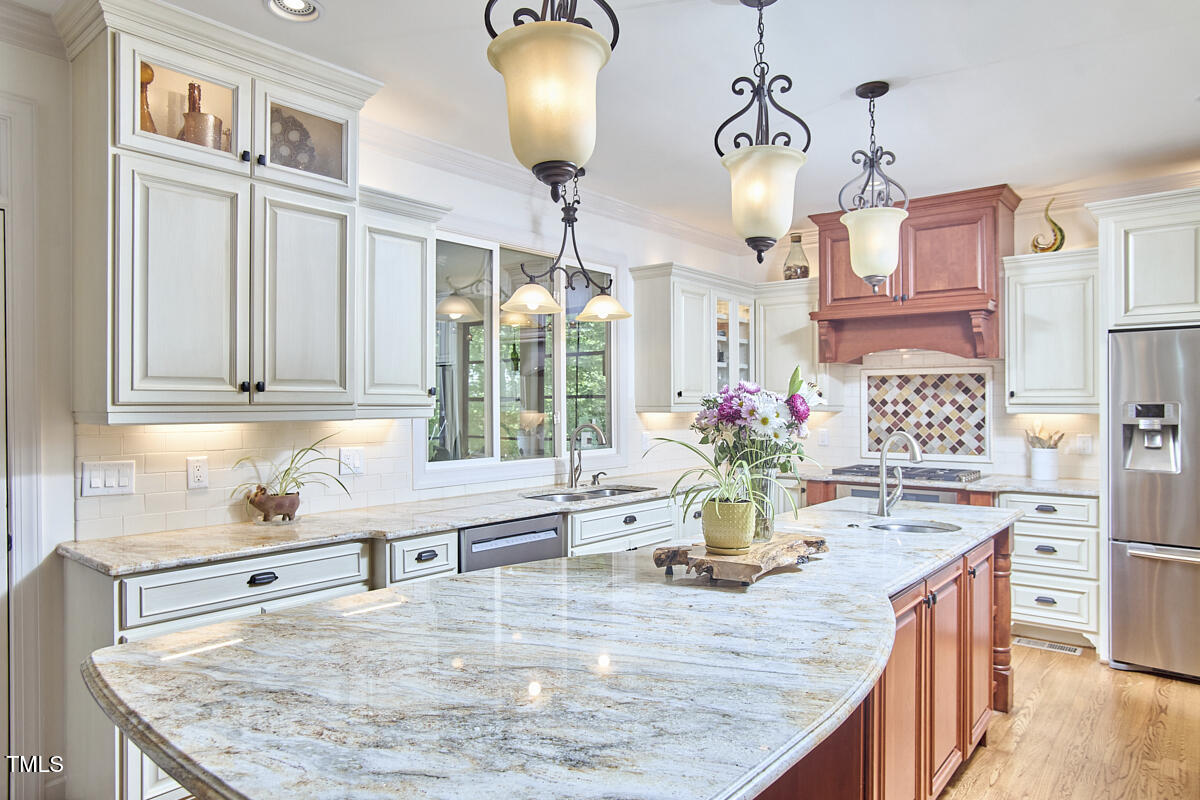 407 Crickentree Drive Cary, NC 27518 - Photo 23 of 78 034