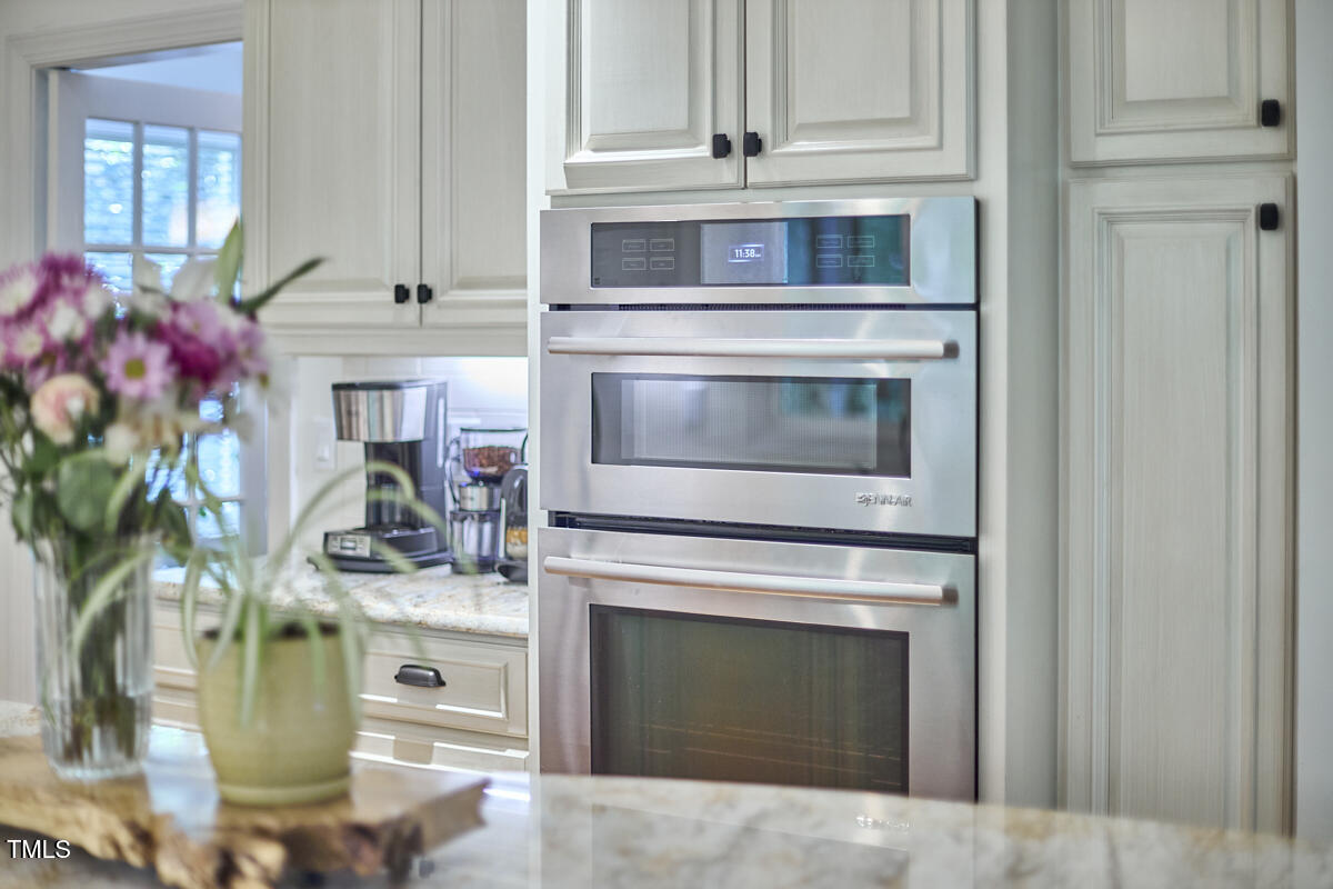 407 Crickentree Drive Cary, NC 27518 - Photo 31 of 78 063