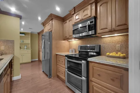 $345,000 | 49 Briar Hollow Lane, Unit 504, Houston, TX 77027