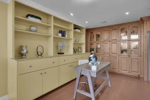 $345,000 | 49 Briar Hollow Lane, Unit 504, Houston, TX 77027