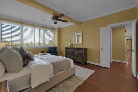 $425,000 | 49 Briar Hollow Lane, Unit 504, Houston, TX 77027