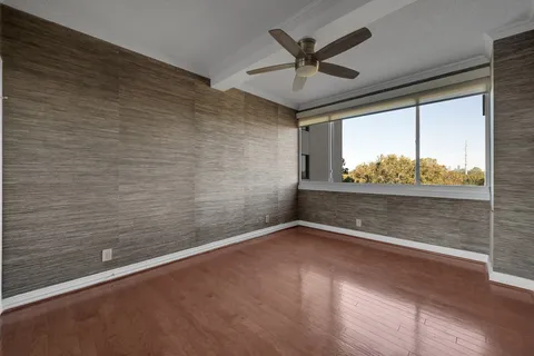 $425,000 | 49 Briar Hollow Lane, Unit 504, Houston, TX 77027