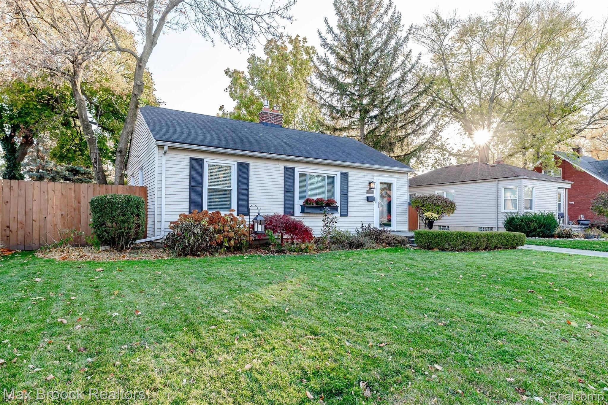 1295 Harvard Road Berkley, MI 48072 - Photo 24 of 25 2E2A7648-HDR.jpg