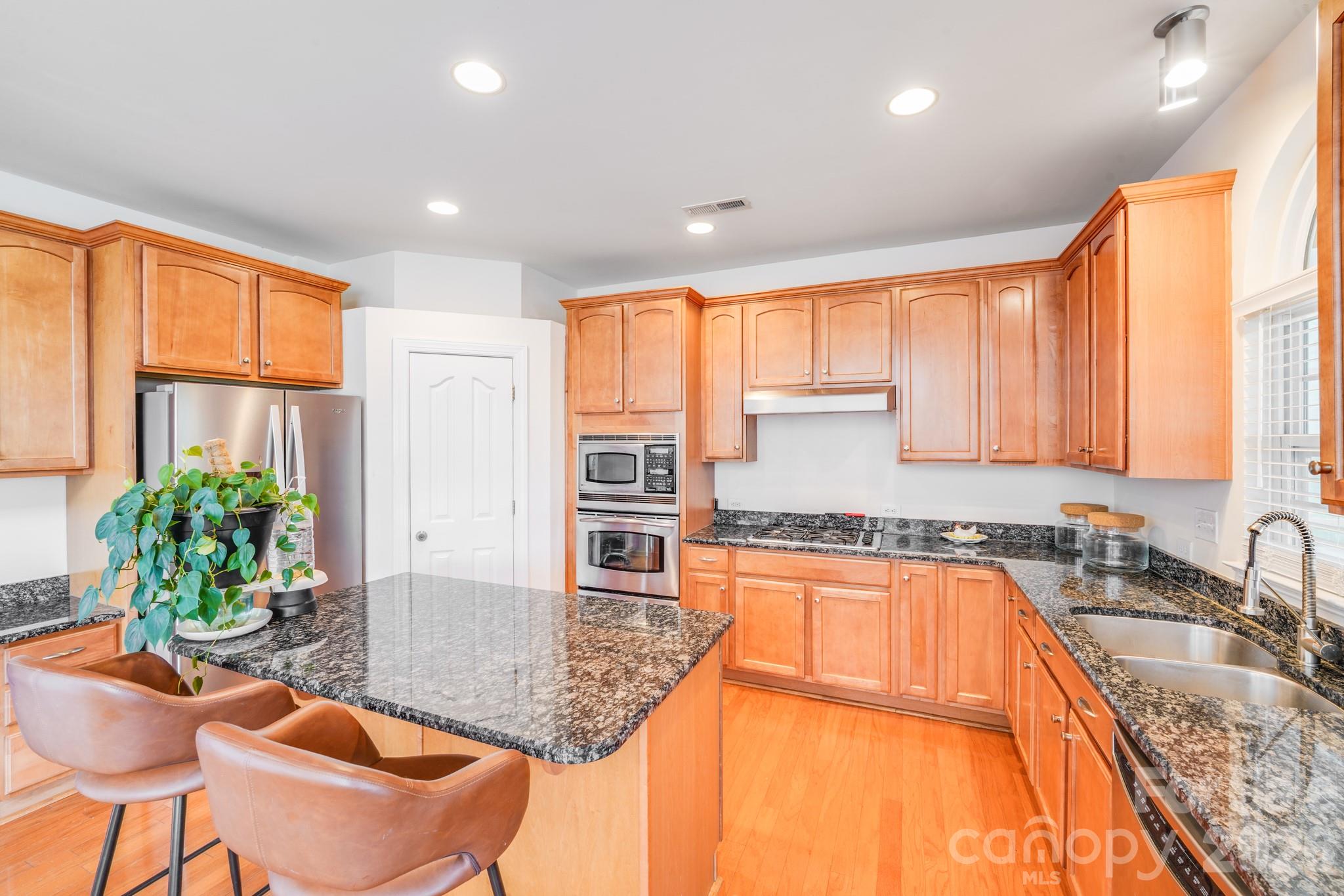 6227 Castlecove Road Charlotte, NC 28278 - Photo 13 of 37