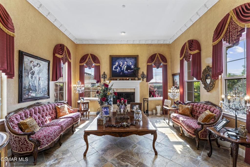 4104 Dakota Drive Moorpark, CA 93021 - Photo 4 of 44