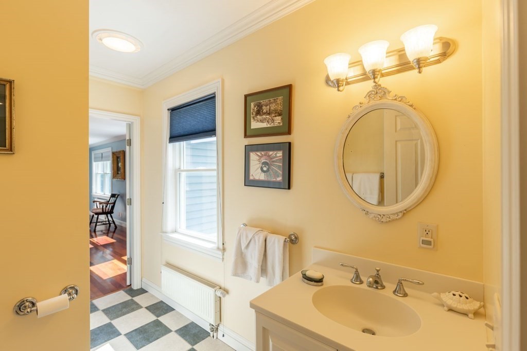 203 Podunk Road Sturbridge, MA 01566 - Photo 14 of 35